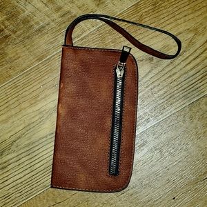 one compartment wristlet